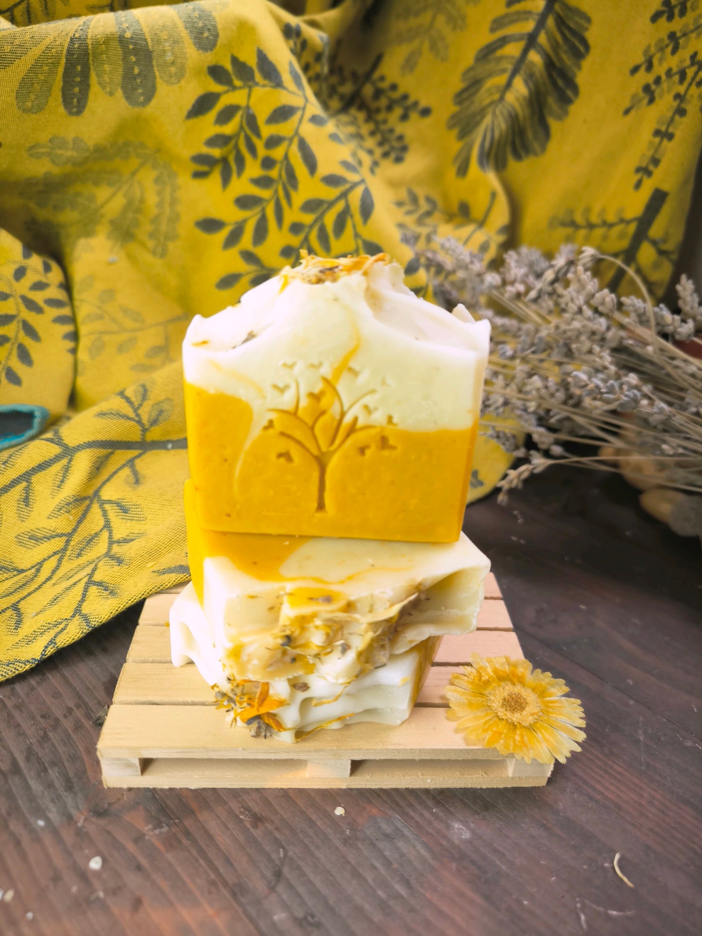 DELICALENDULA - Jabón botánico con extracto de caléndula, almendras dulces y esencial de naranjas dulces