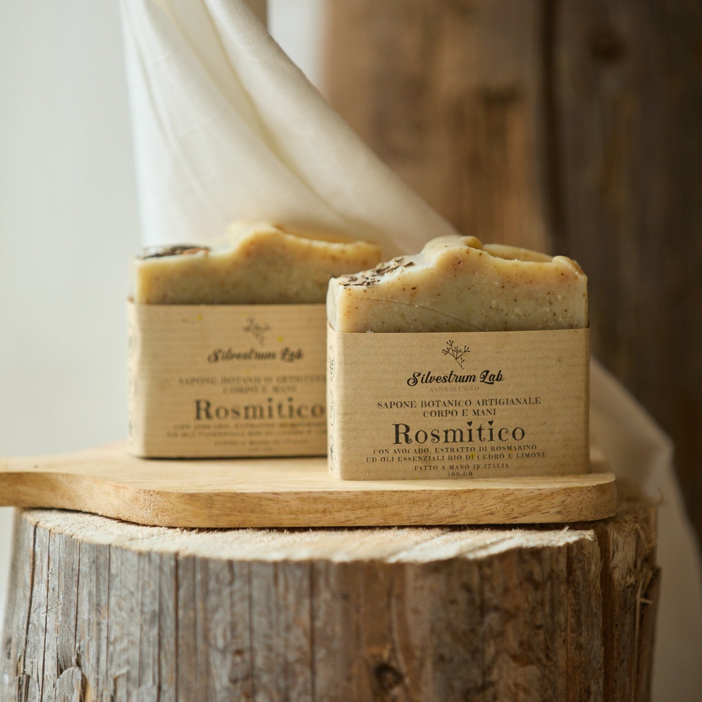 ROSMÍTICO- Jabón de romero y limón, con aguacate, espirulina, carbon activo y esenciales de limón y cedro