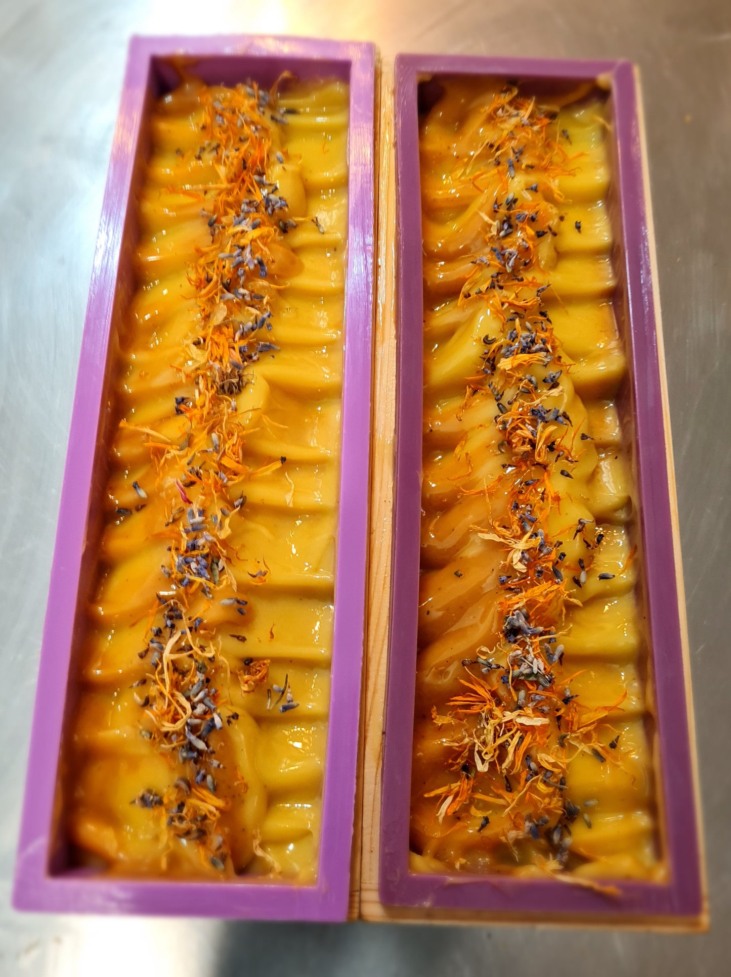 DELICALENDULA - Jabón botánico con extracto de caléndula, almendras dulces y esencial de naranjas dulces