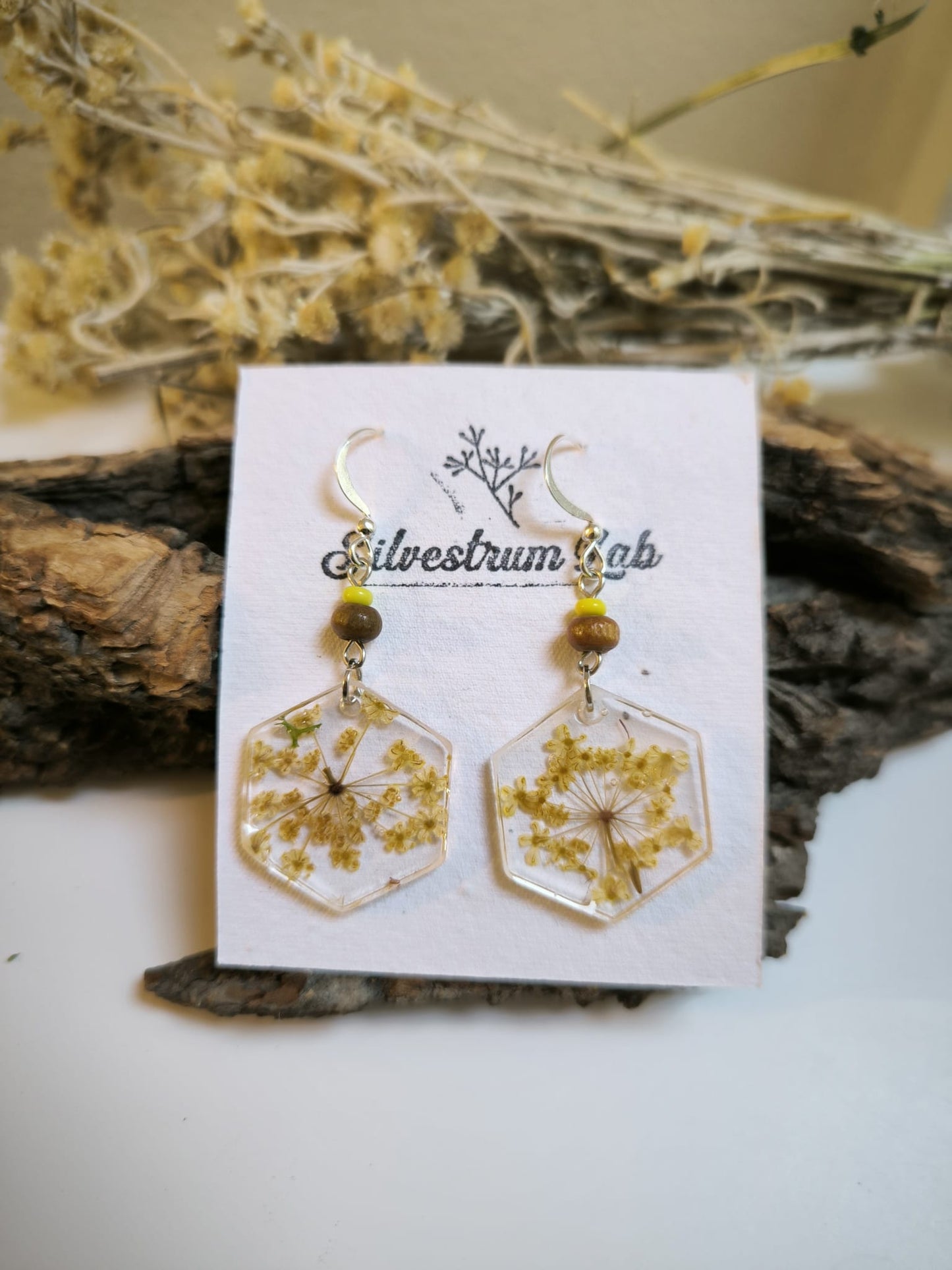 Orecchini botanici "Daicus Giallo Essagonale"