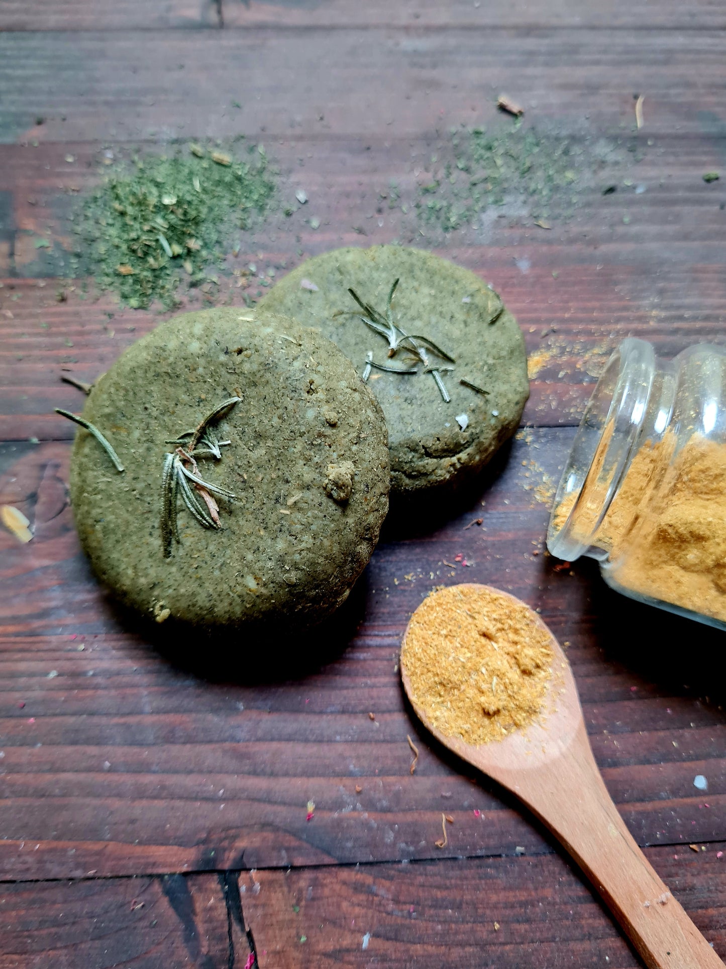 FORESTA - Shampoo Equilibrante di Rosmarino e Neem, con Basilico Sacro e olio di nocciola