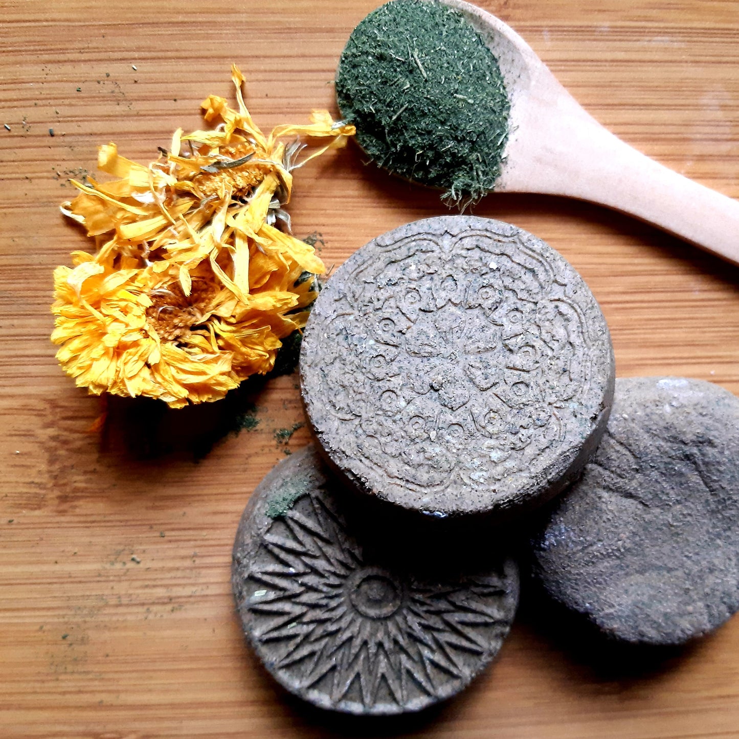 FORESTA - Shampoo Equilibrante di Rosmarino e Neem, con Basilico Sacro e olio di nocciola