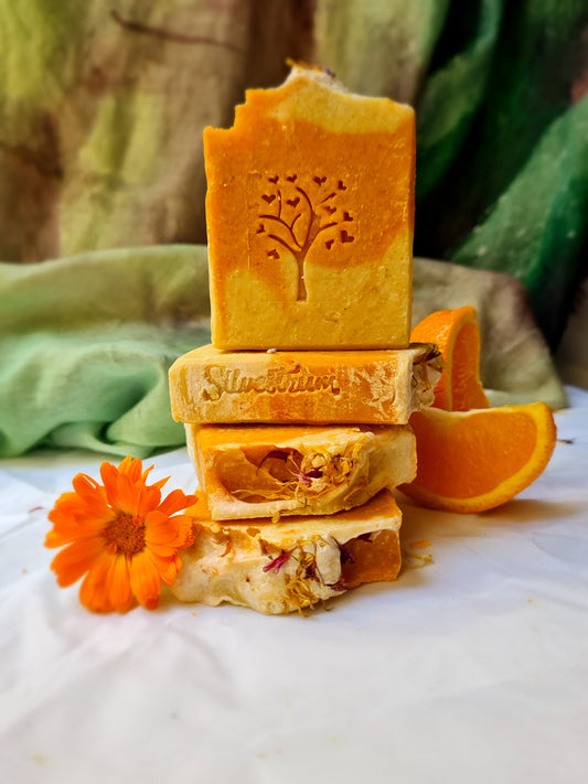 DELICALENDULA - Jabón botánico con extracto de caléndula, almendras dulces y esencial de naranjas dulces